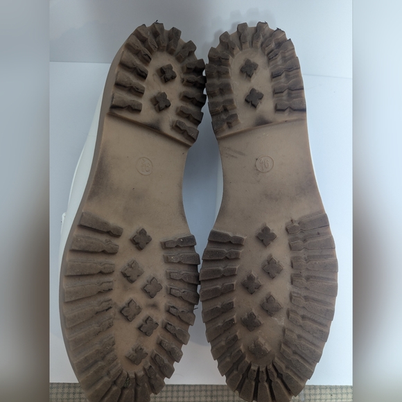 A New Day Women's Size 9.5 White Faux Leather Gold Detail Loafers - Picture 4 of 4